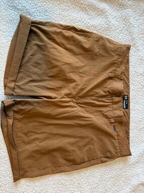 Hurley Men's Tan Flat-Front Shorts